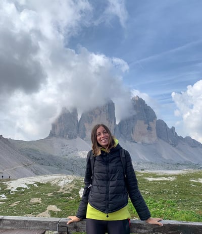 ragazza sulle 3 Cime di Lavaredo in Trentino Alto Adige