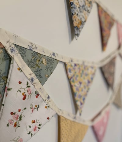 floral fabric bunting / fanions en tissu florale