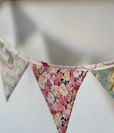 floral fabric bunting / fanions en tissu florale