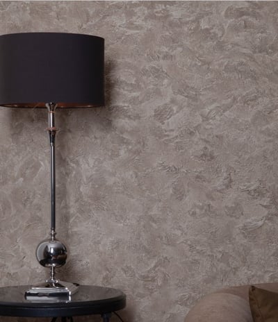 mur enduit decoratif gris avec lampe noire