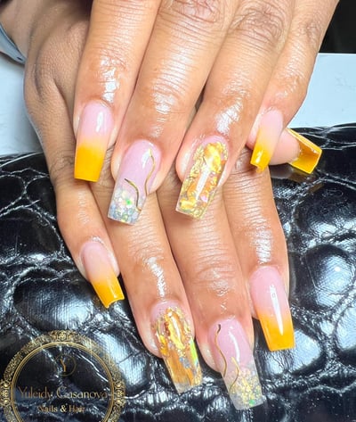 Imagen de uñas con esmalte mate y elegante