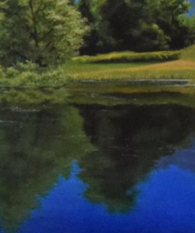 Fenêtre en trompe-l'oeil sur un mur intérieur, donnant l'illusion d'une ouverture sur un paysage.