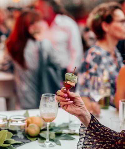Woman holing a food before a crowd in the event