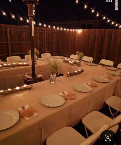 Mesas y sillas de el paso diamond events decoradas para un evento al aire libre