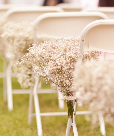 Sillas para boda decoradas con flores