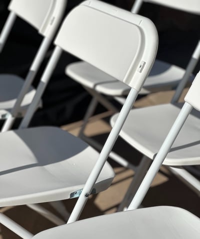 Sillas blancas plegables de el paso diamond events