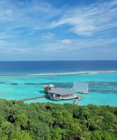 soneva-jani-drone-outdoor-cinema