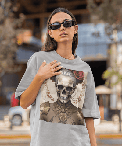 Estampa de grafite em camiseta da Cavérik adiciona um toque de rebeldia.