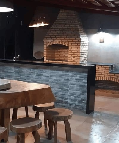 Construção de chalés rústicos para lazer e descanso com conforto e qualidade.
