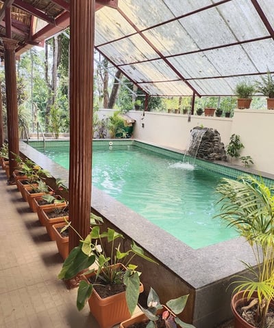 silver shades private pool