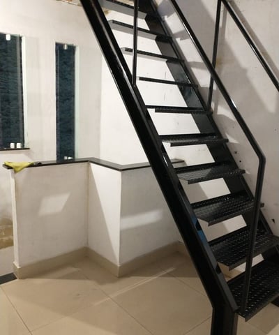 Fabricacao de Escada um lance em Ribeirao das Neves-MG-2