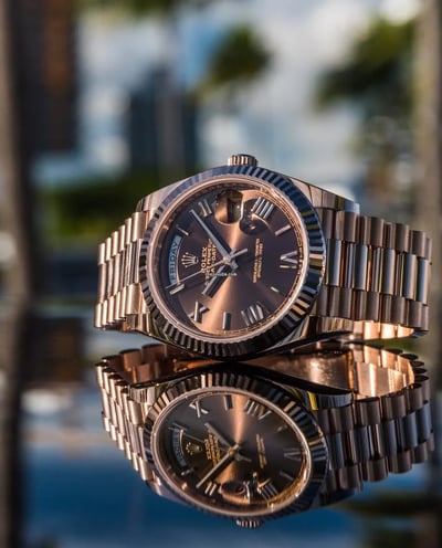 Eine Auswahl exklusiver Uhrenmarken, in diesem Fall Rolex. 