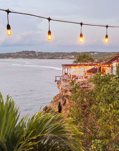 Mahana Point bar on the edge of Nusa Ceningan with ocean view and surf spot.