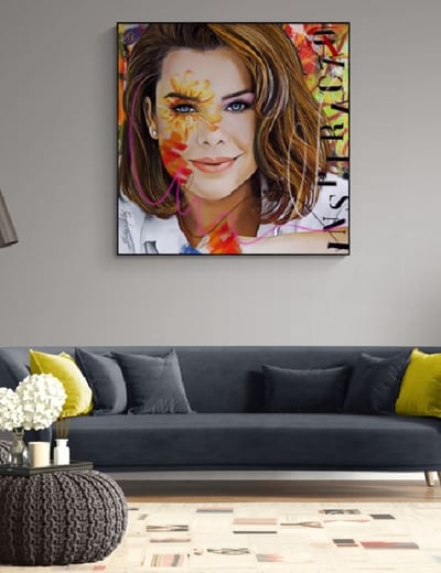 Artes plásticas em destaque: quadro colorido na parede da sala, iluminando o espaço com sua beleza
