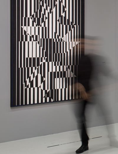 Cory Arcangel: Artista pós-conceitual americano, Arcangel trabalha em diversas mídia
