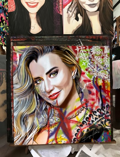 Uma pintura de uma mulher pintada em tela, moderna e personalizada