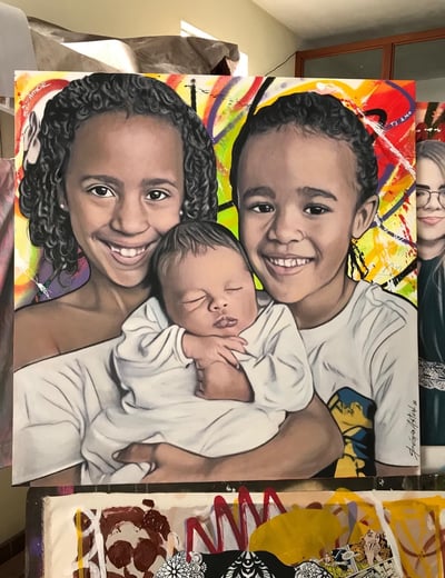Pinturas de irmãos na pela colorida.