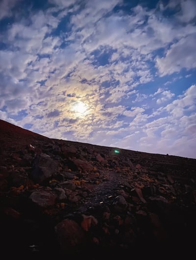 Photo du ciel au lever du jour lors de l'ascension du volcan Licancabur.