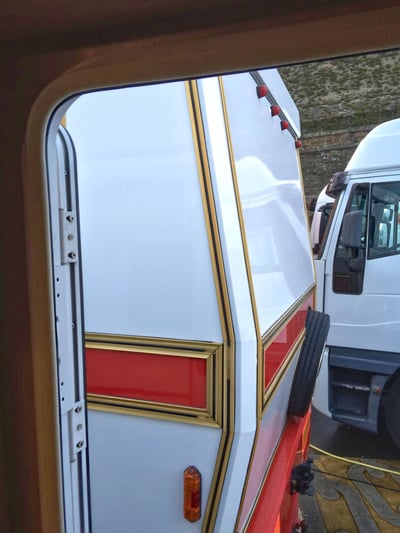 le camping-car de Joël Rehde au Cirque d'Hiver Bouglione On Tour à Brest