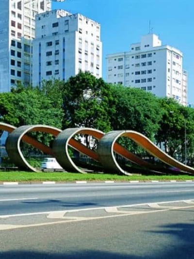 ESCULTURA, DE TOMIE OHTAKE