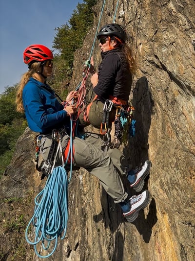 Self rescue, Y rappelling with injured person