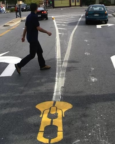 O artista urbano Peter Gibson usa o asfalto como plataforma para plasmar sua arte