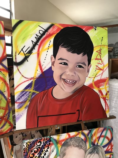 "Rosto de filha em pop-art, com detalhes expressivos e estilo contemporâneo