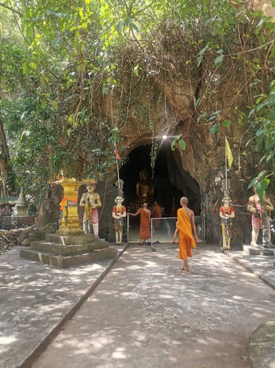 Wat Tham Pong Pang, Thung Makham, Chumphon