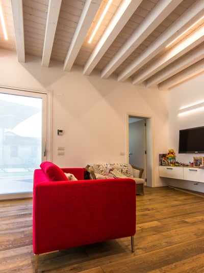 soggiorno travi a vista luce led casa moderna nuova