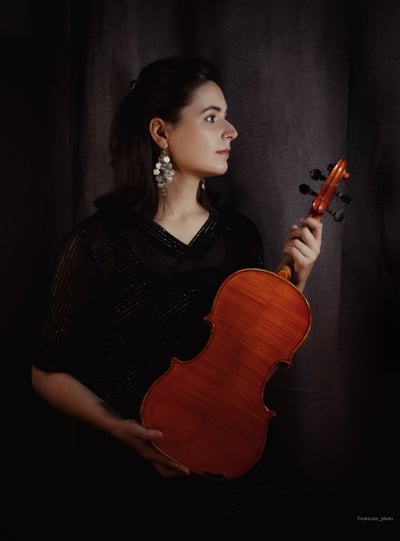 Lidia Plana freelancer violist and pedagogue