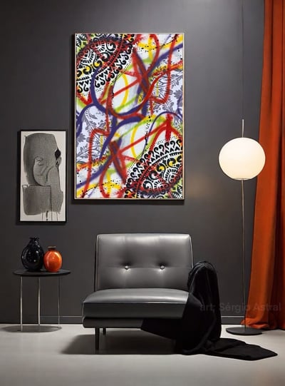 Um quadro moderno grande como peça focal da decoração