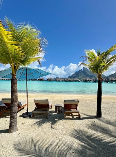 four-seasons-bora-bora-beach-2