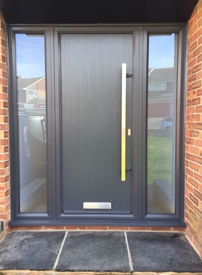 modern grey composite door with no glass.  Ral 7016 coloured frame.  2 side panels 