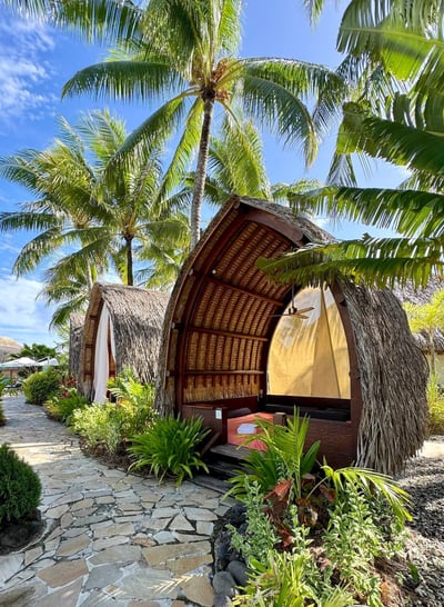 four-seasons-bora-bora-main-pool-seating