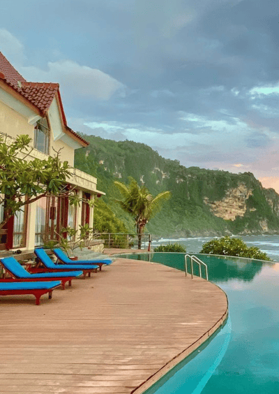 queen of the south beach resort