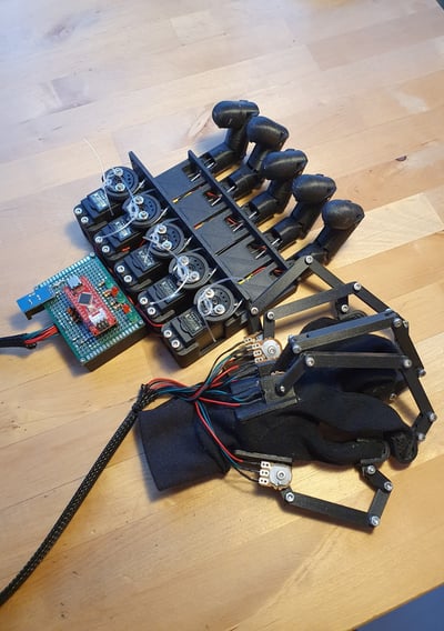 wydrukowany w 3D prototyp chwytaka humanoidalnego