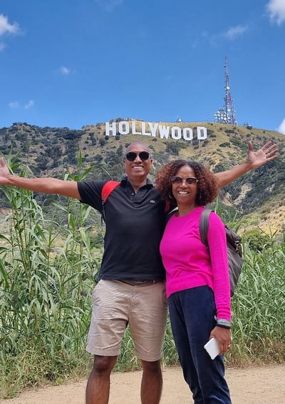 Hollywood Sign couple Los Angeles Bus Tour