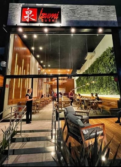 Fchada Izumi Sushi - Projeto Crostac Arquitetura