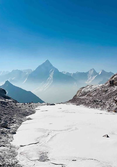 Glacier de Cho La Pass enneigé, Népal.