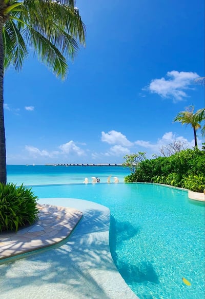waldorf-astoria-ithaafushi-maldives-main-pool-8