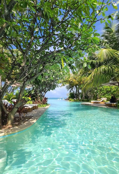 waldorf-astoria-ithaafushi-maldives-main-pool-6
