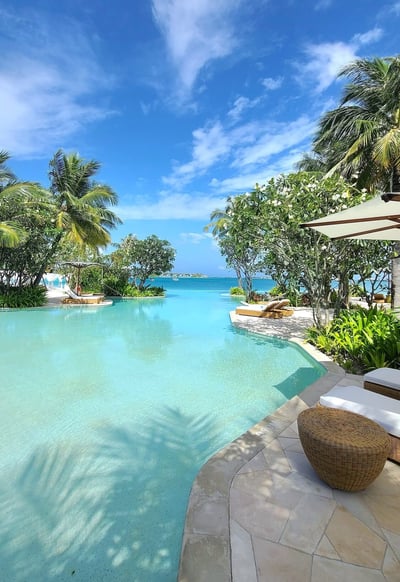 waldorf-astoria-ithaafushi-maldives-main-pool-4