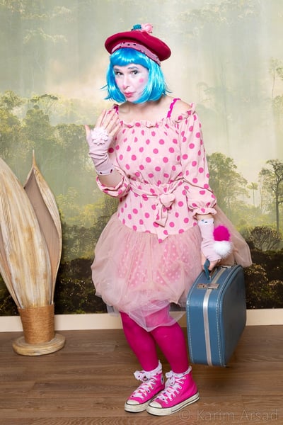 Mia, clown Neztoiles. Costume avec guirlande jupe éteinte