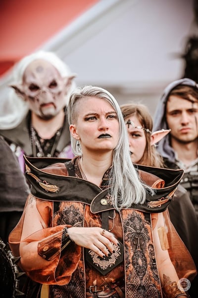 Création unique et sur mesure pour un personnage de GN fantasy. Costume aux teintes cuivres et orang