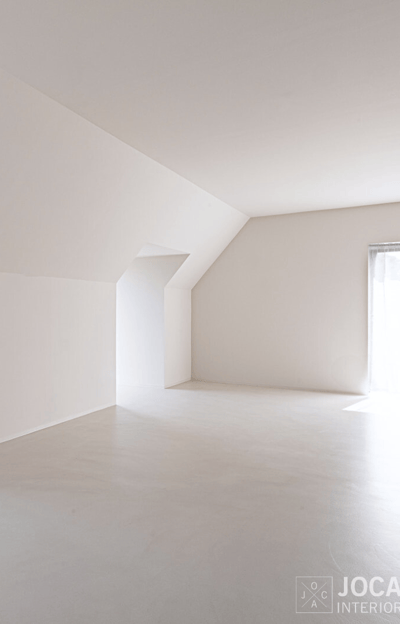 Zolderruimte vloer bekleed in Microtopping door Joca Interior