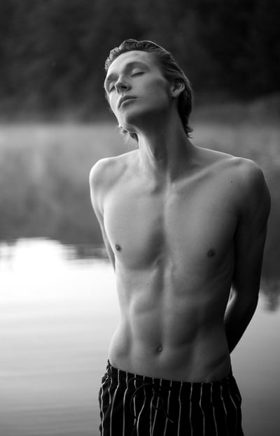 Vyrų fotografas, asmeninės, darbinės fotosesijos studijoje, verslo portretai, model test, kataloginės nuotraukos