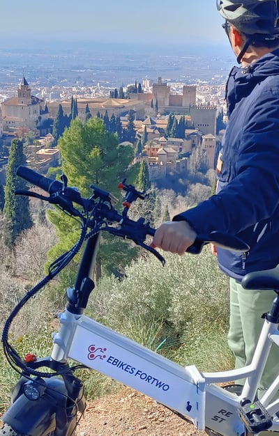 Ebikes tours in Granada. Ebikes Fortwo