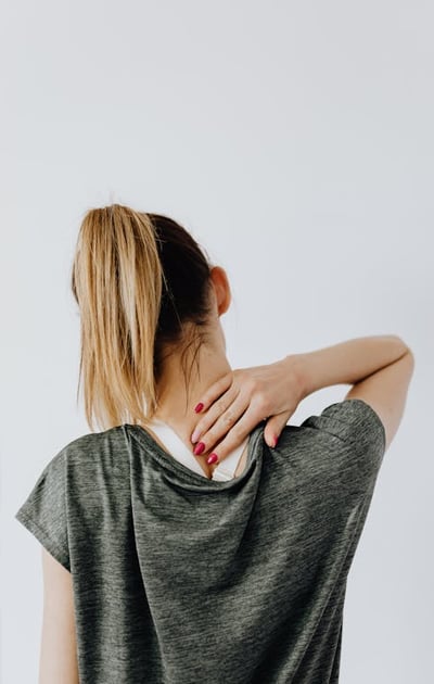 a woman with a ponytail bunt and a ponytail bunt