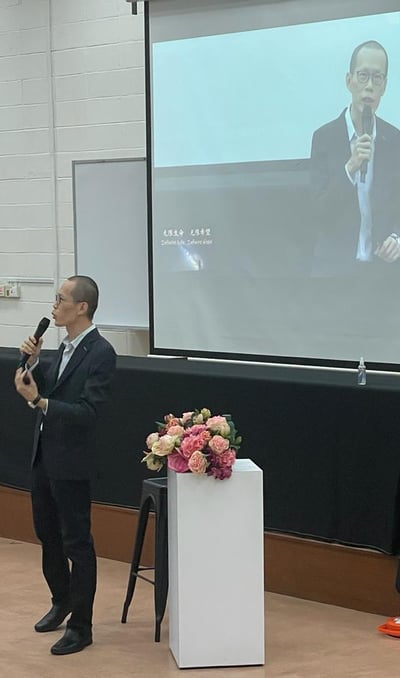 speaker delivering speech about life