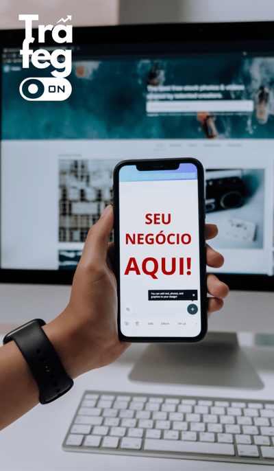 Mão segurando o celular e mostrando que o seu negócio pode estar na web